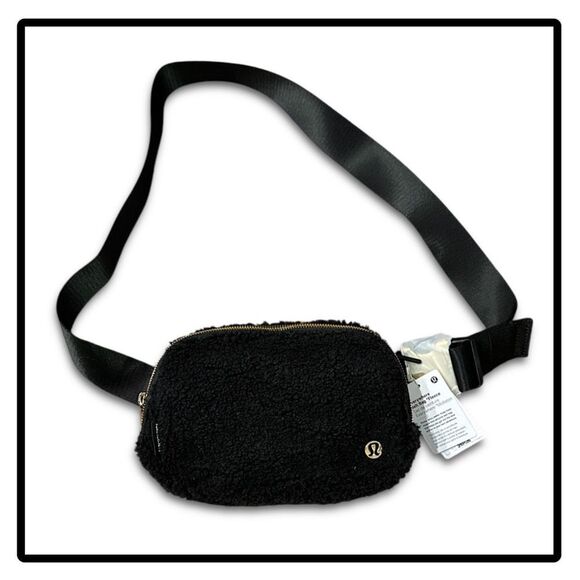 NWT Lululemon Everywhere Belt Bag Fleece Black - Picture 3 of 15
